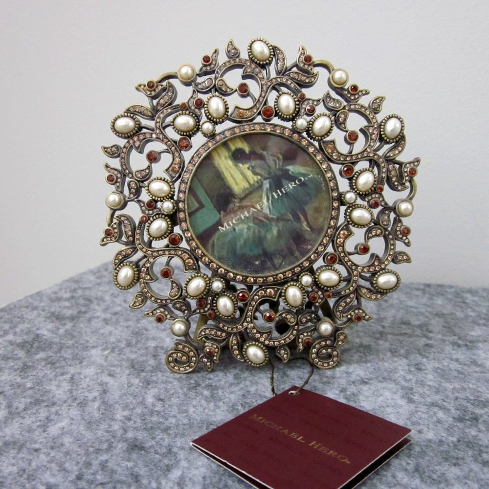 Michael Hero - Victorian Lace  - Round Topaz Frame